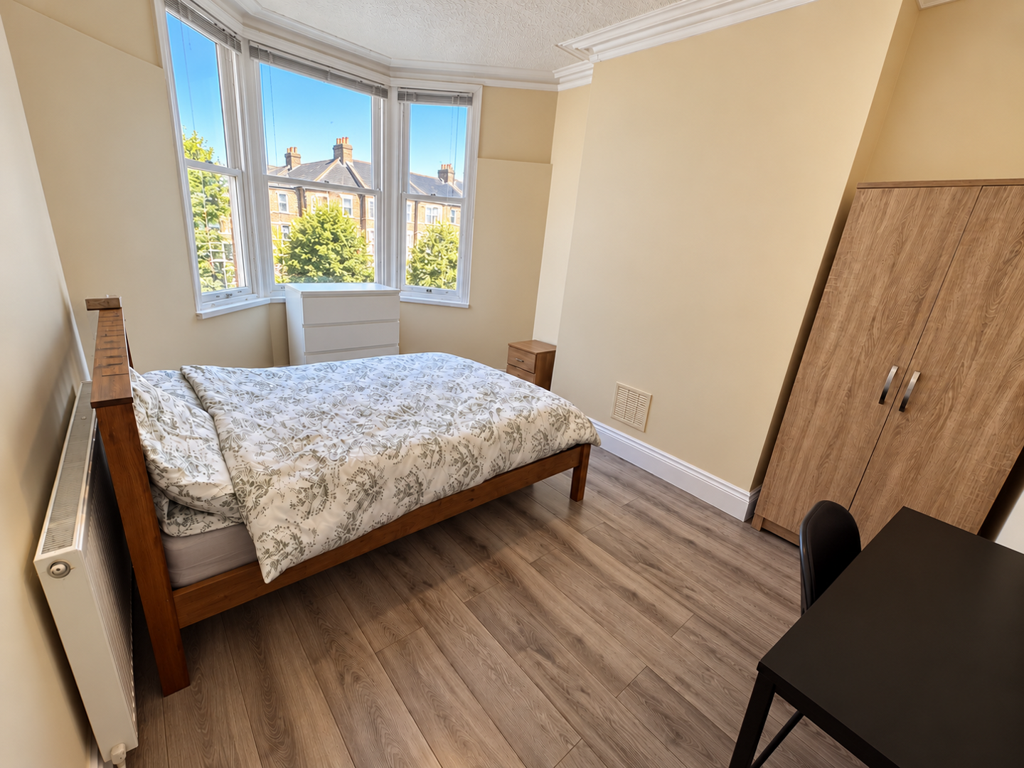 5 bed property in Dogfield Street, Cardiff